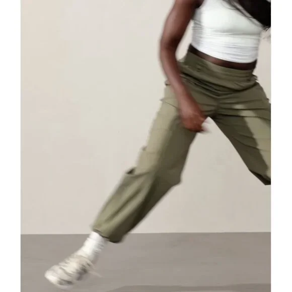 Athleta M Cascade Cargo Poplin Pant Moss Medium - Picture 3 of 6